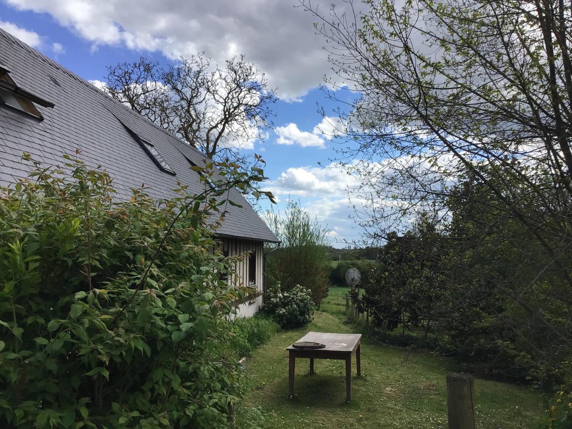 Gite Des Tournesols Ecaquelon Exteriör bild